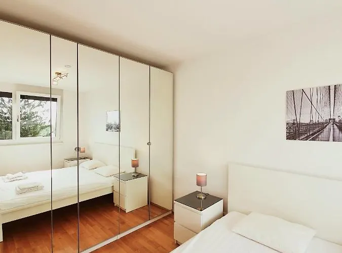 Διαμέρισμα Near Lake Two Bedroom Fully Furnished