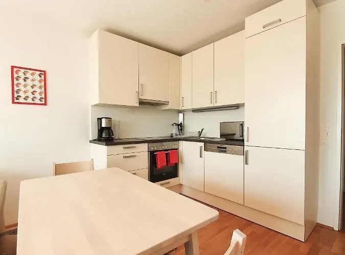 Near Lake Two Bedroom Fully Furnished Διαμέρισμα Βιέννη